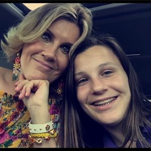 Meet your Posher, Ava